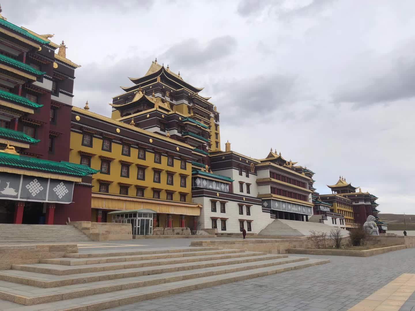 耐诺集团高原行：探秘阿坝农牧乐园与文化圣殿